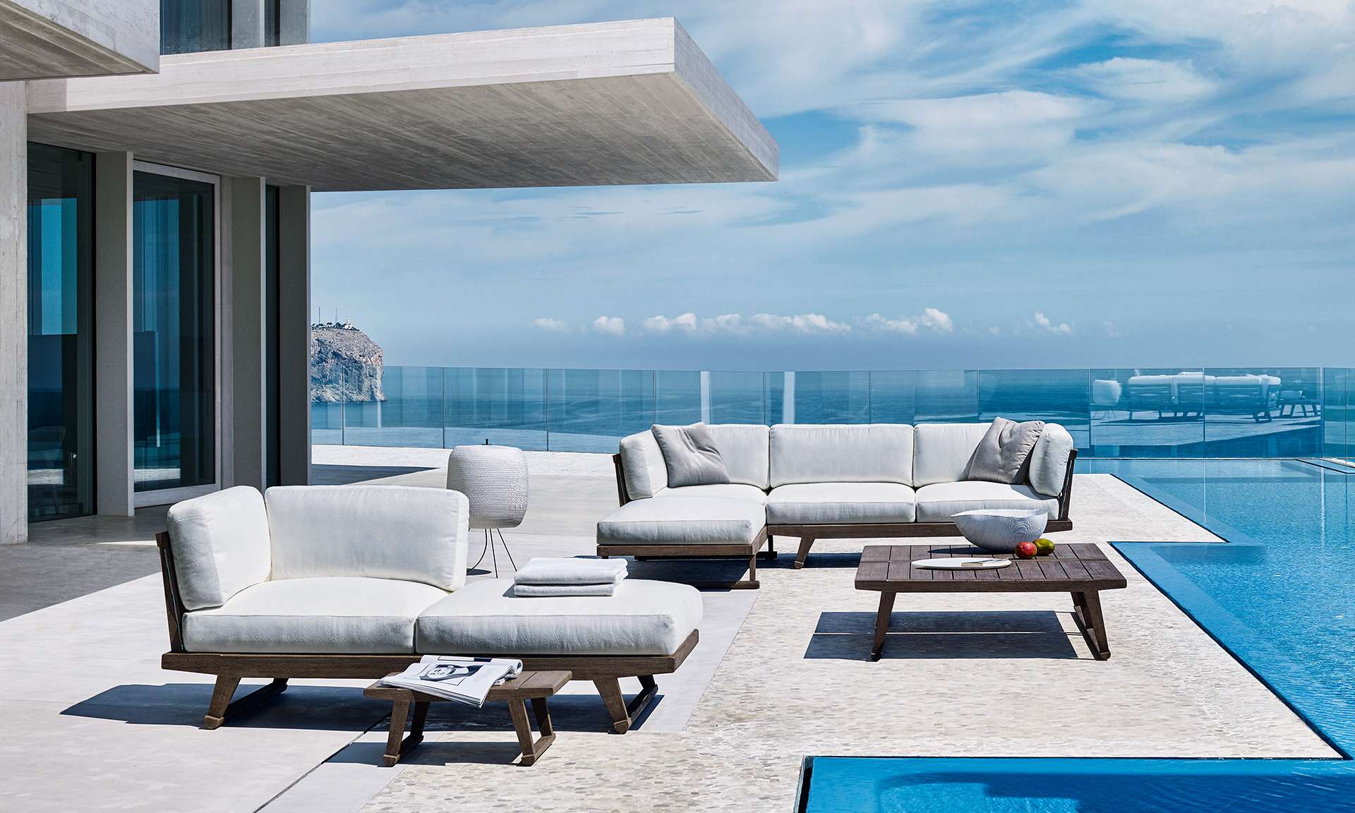 4 essential features for villa and outdoor furniture